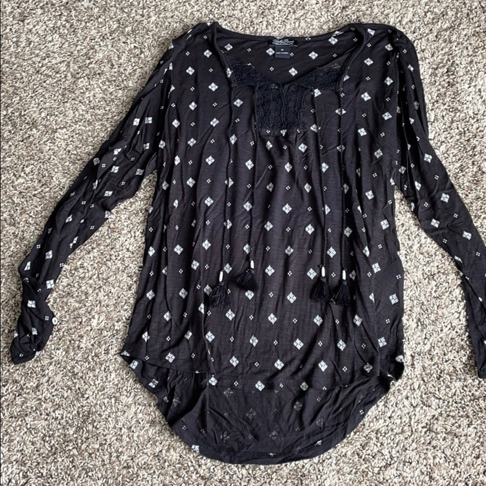 Black and white print top